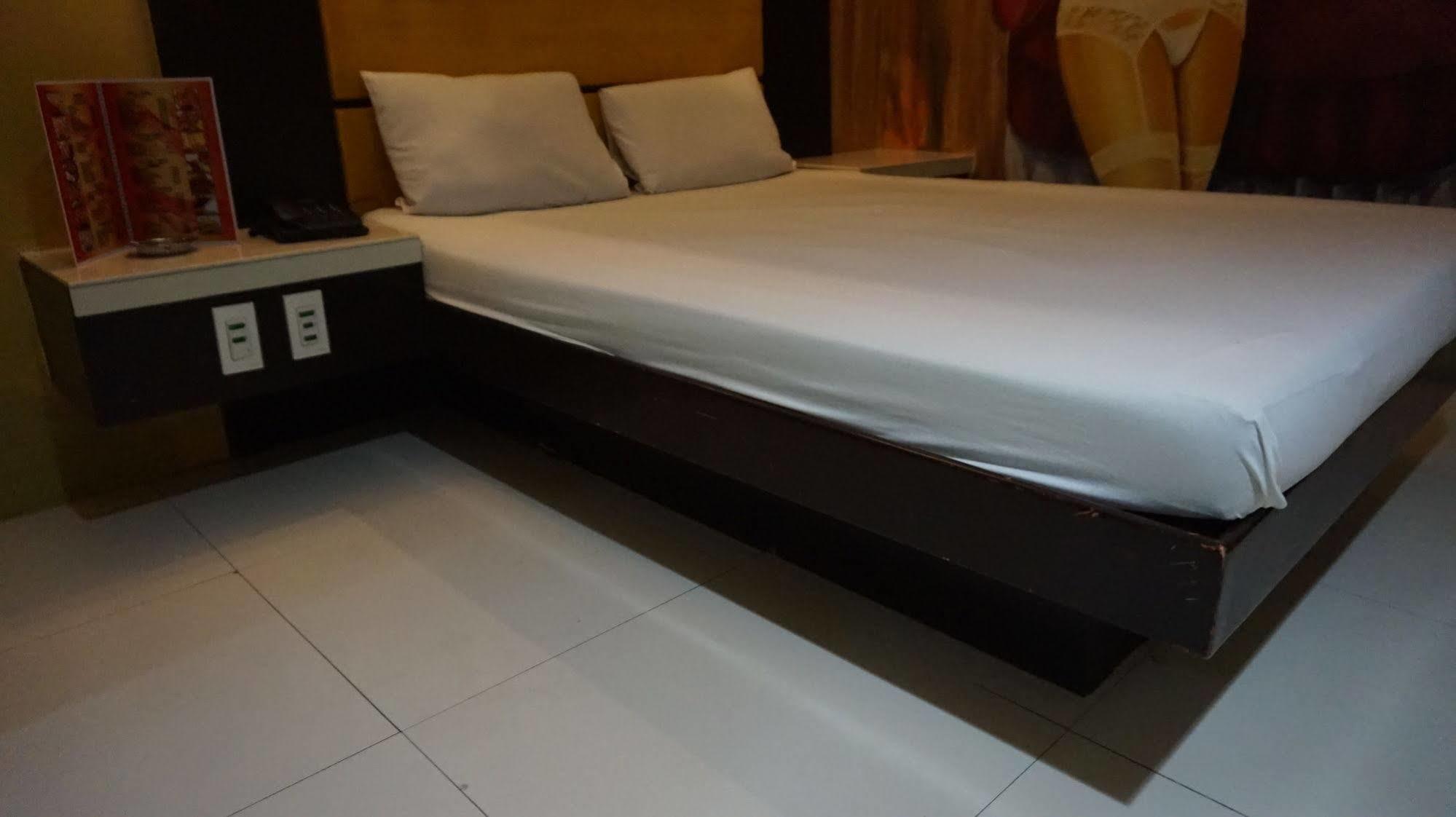 Harts Hotel-Quezon City Eksteriør billede